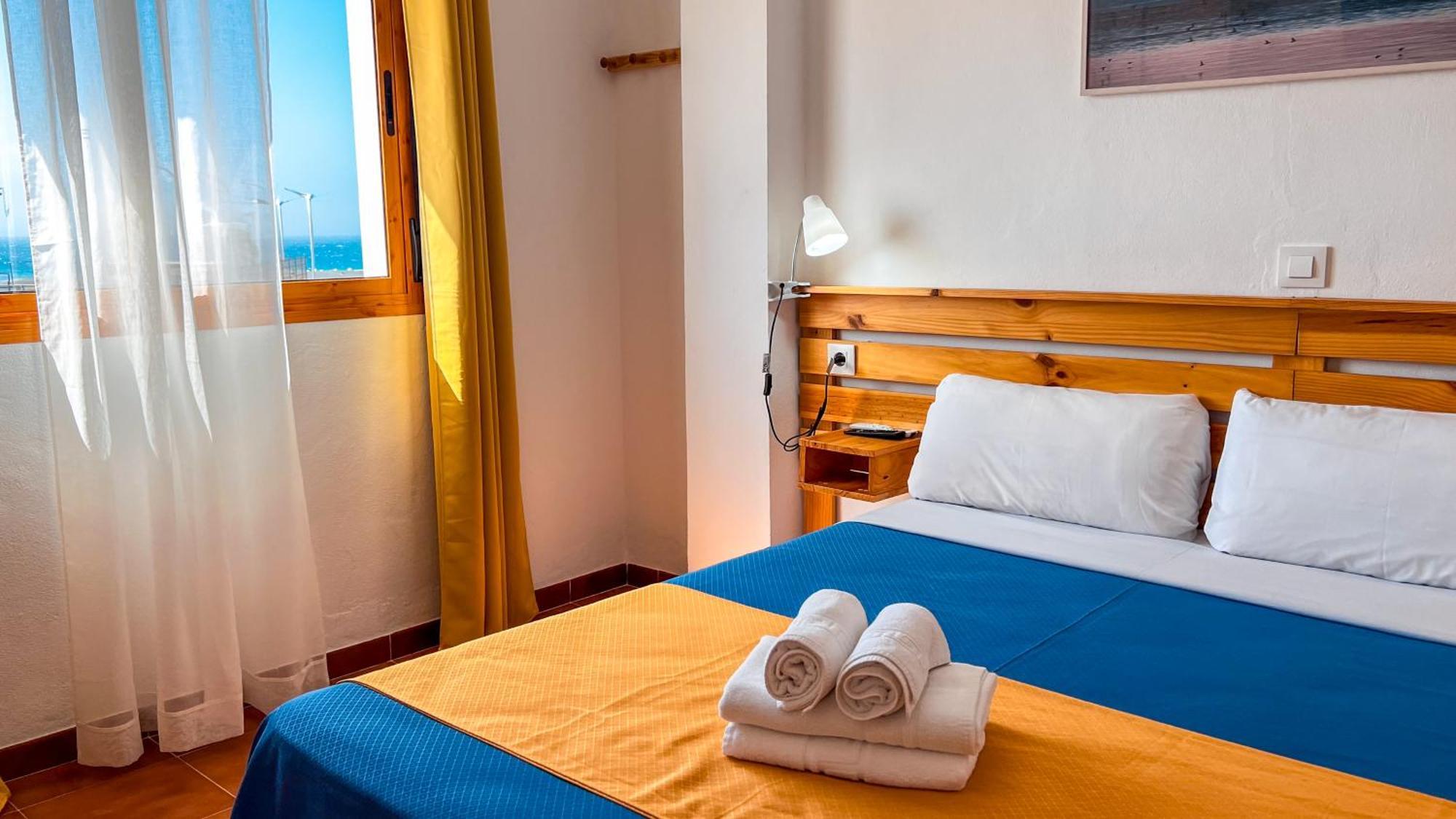 La Tortuga Lodging Rooms Tarifa Exterior photo